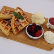 Berry Waffle <br> 莓果华夫饼